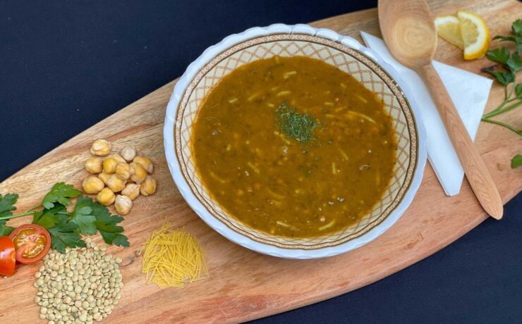 Traditionele Harira soep met linzen en kikkererwten, huisgemaakt in Antwerpen